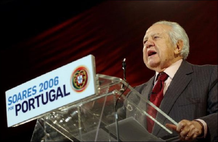 Portugal: la santé de Mario Soares s`aggrave